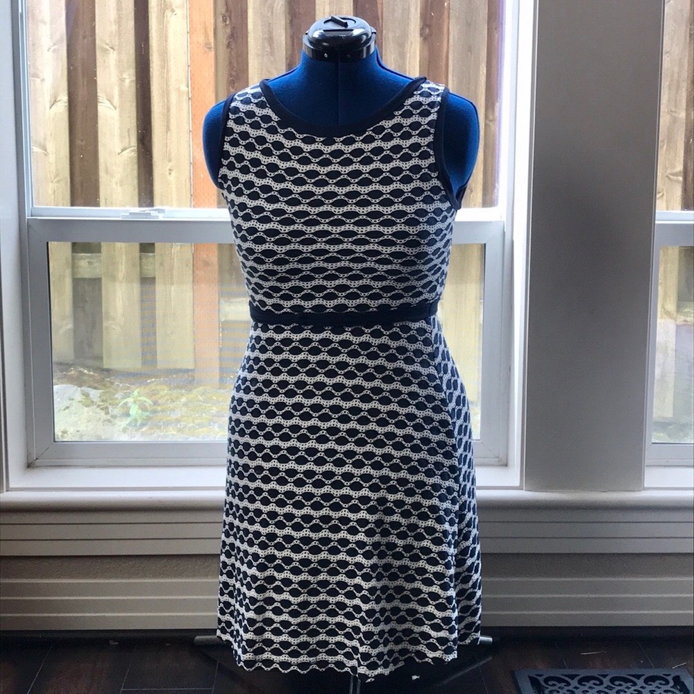 White and blue patterned mini dress